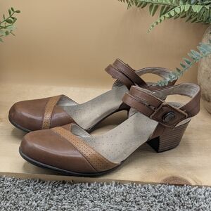 Clark's Valarie Women's Size 8M Ankle Strap Leather Heeled Sandals Summer Shoes